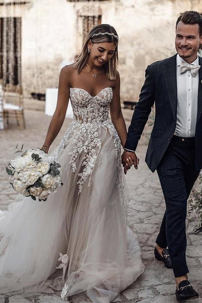 A shops line sweetheart wedding dress